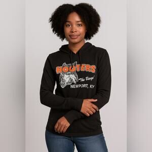 🔥 Vintage Hooters “The Barge” Black Hoodie – Newport KY | Rare Small Hoodie 🔥